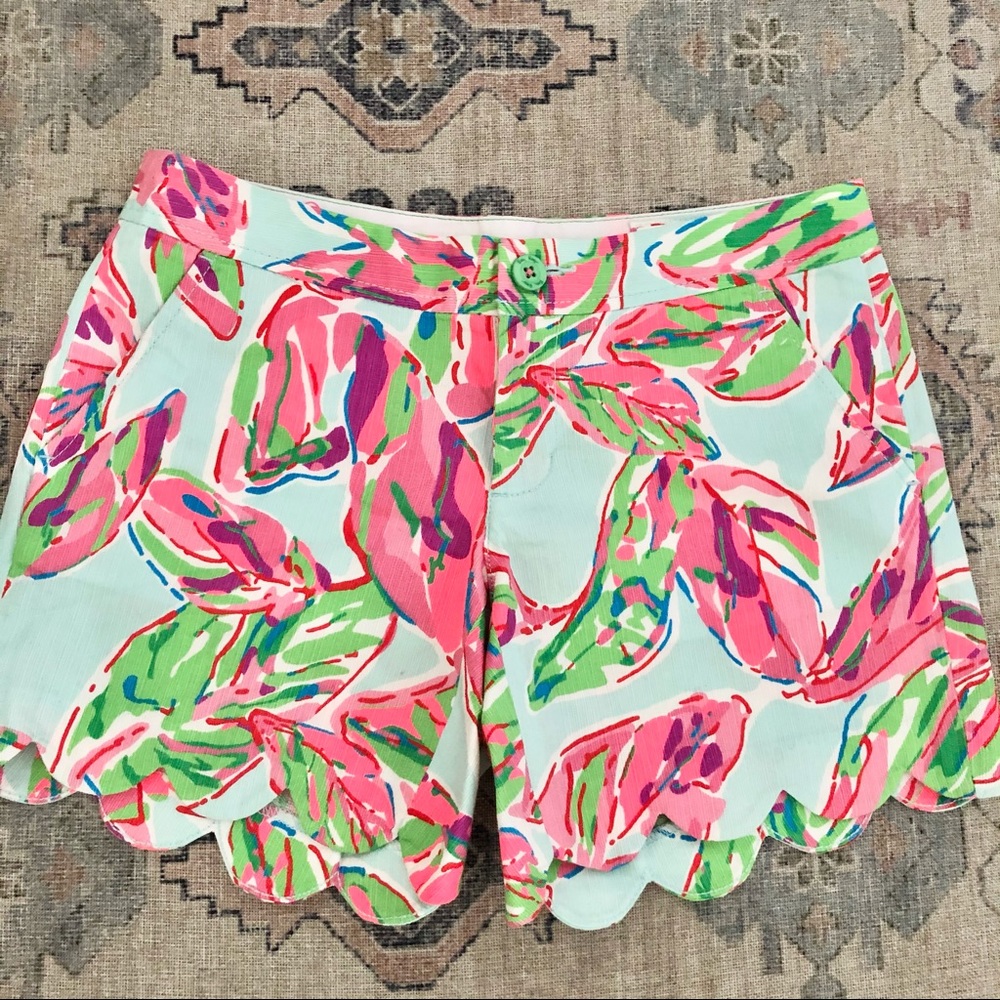 Lily Pulitzer Printed scalloped hem shorts.